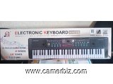 Piano electronique musical de 61 touches avec Microphone et ecran LED. Modèle MQ-605UFB - 2022 - 25815