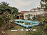 Villa titrée avec piscine, espace vert, forage parking à vendre à Bastos.  - 34724