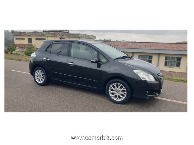 2009 Toyota Blade Automatique avec 4WD et Sièges en cuir à vendre à Yaoundé.  - 34811