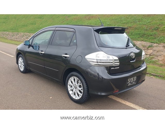 2009 Toyota Blade Automatique avec 4WD et Sièges en cuir à vendre à Yaoundé.  - 34811