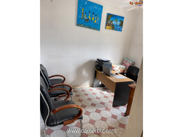 Fond de commerce d'un bureau entièrement équipé à vendre au centre ville de Yaoundé. Bonne position  - 35051