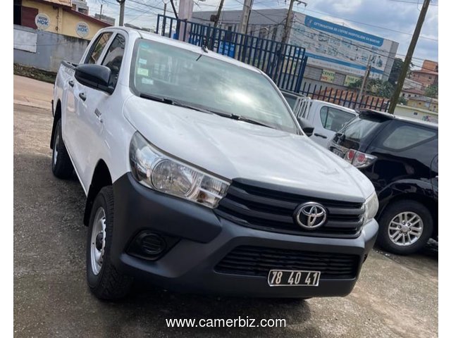 6 Places 2020 Toyota Hilux Manuel avec 4WD. YAOUNDE.  - 35134