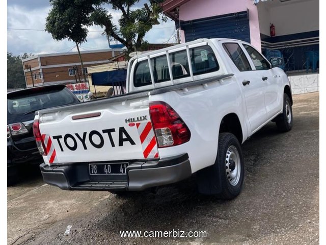 6 Places 2020 Toyota Hilux Manuel avec 4WD. YAOUNDE.  - 35134